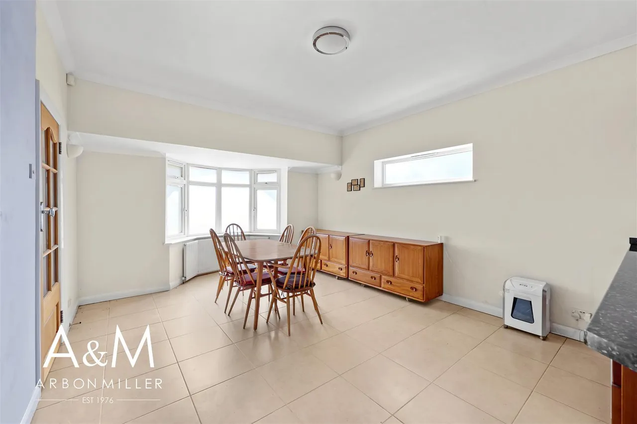 Belvedere Avenue, Clayhall, Esssex, Ilford, Essex, IG50UE, photo 10