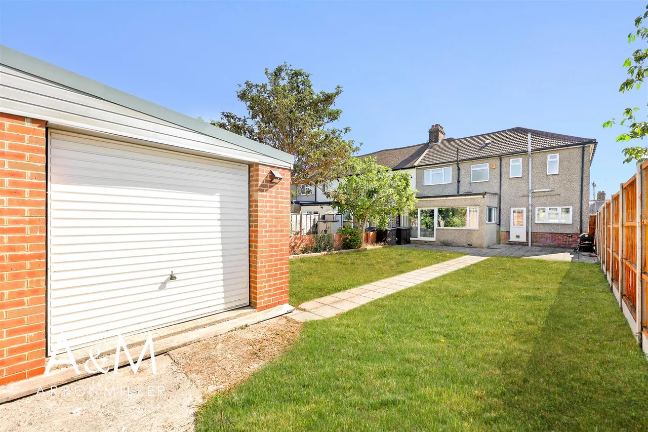 Belvedere Avenue, Clayhall, Esssex, Ilford, Essex, IG50UE, photo 29