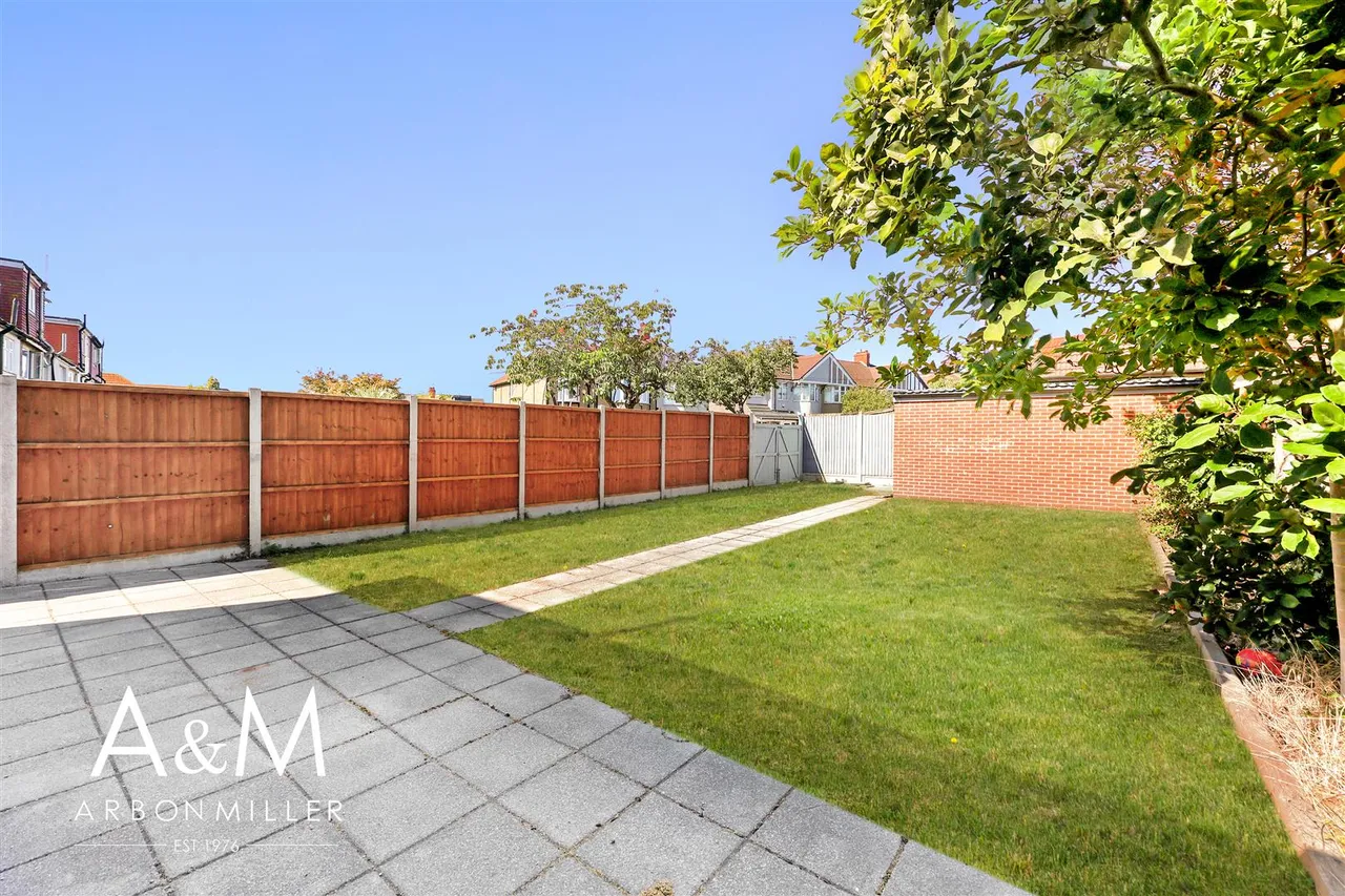 Belvedere Avenue, Clayhall, Esssex, Ilford, Essex, IG50UE, photo 27