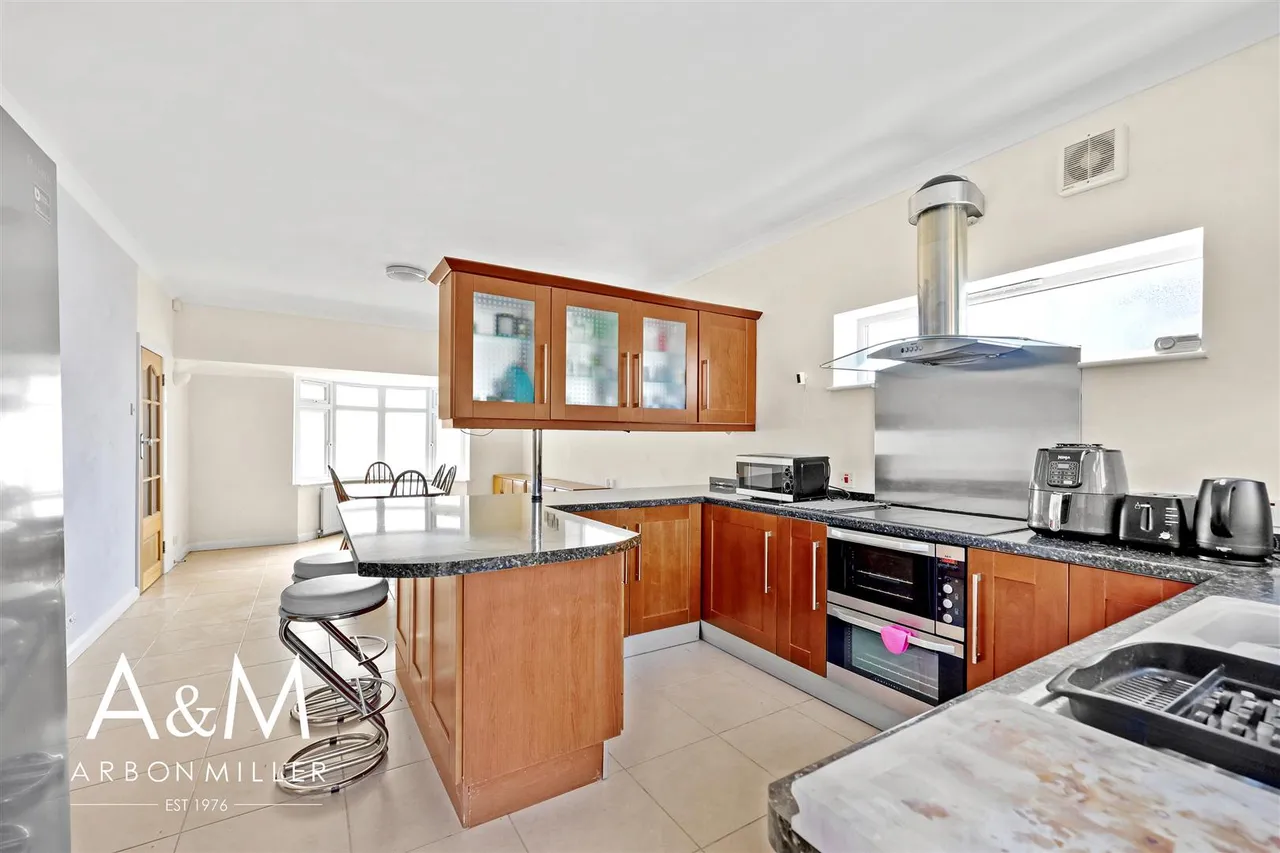 Belvedere Avenue, Clayhall, Esssex, Ilford, Essex, IG50UE, photo 13