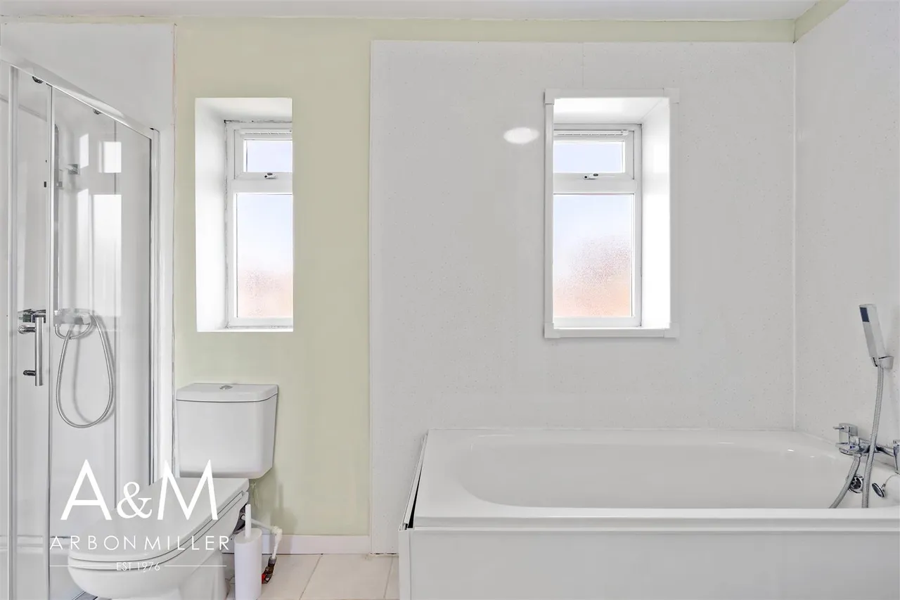 Belvedere Avenue, Clayhall, Esssex, Ilford, Essex, IG50UE, photo 24