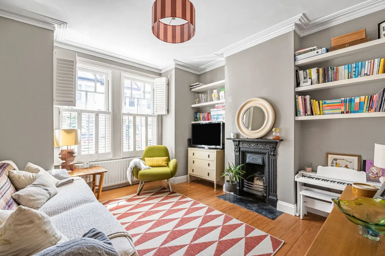 2 bed flat for sale — Treport Street, Earlsfield, London, SW18