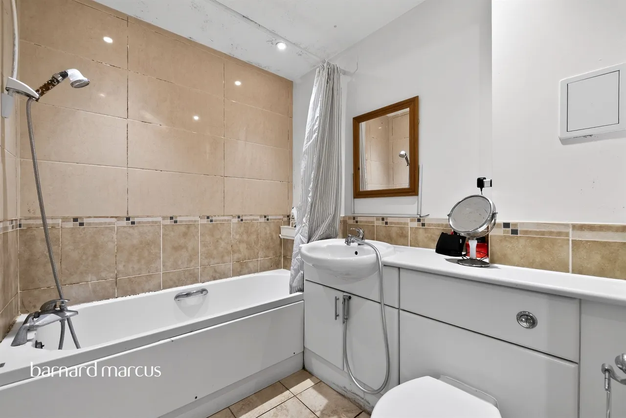 Highfield Road, Feltham, TW13, photo 7