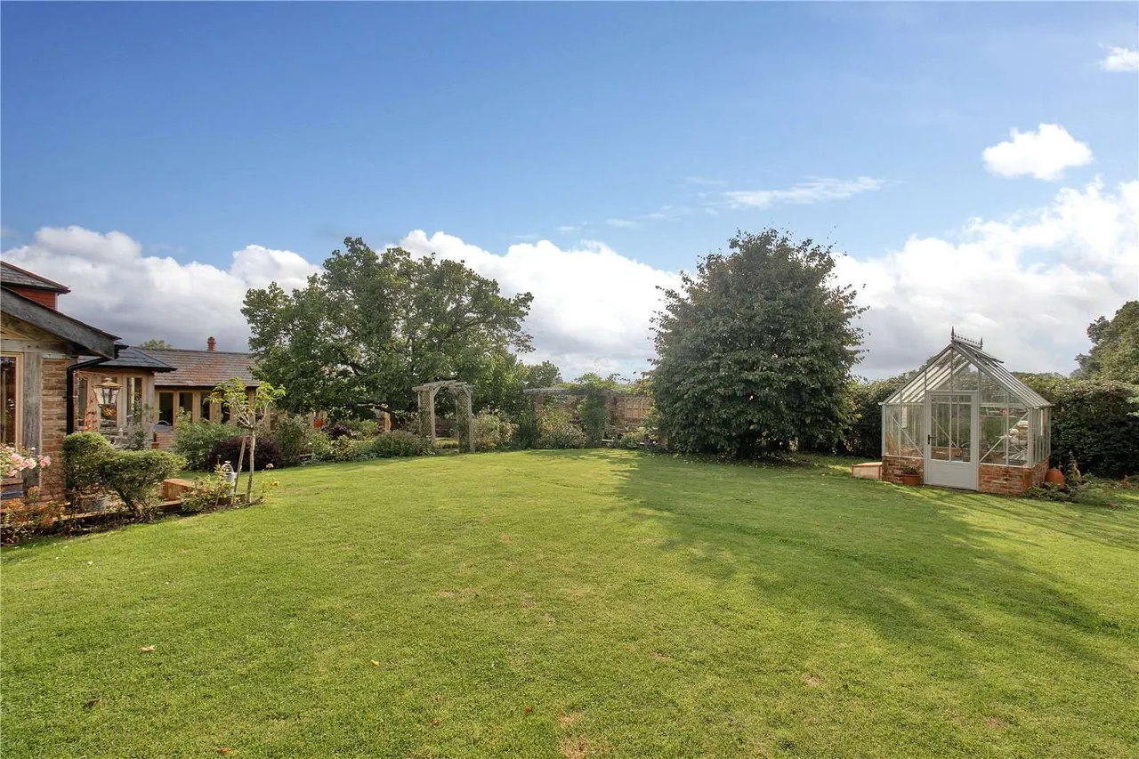 Hale Oak Road, Weald, Sevenoaks, Kent, TN14 6NQ, photo 6