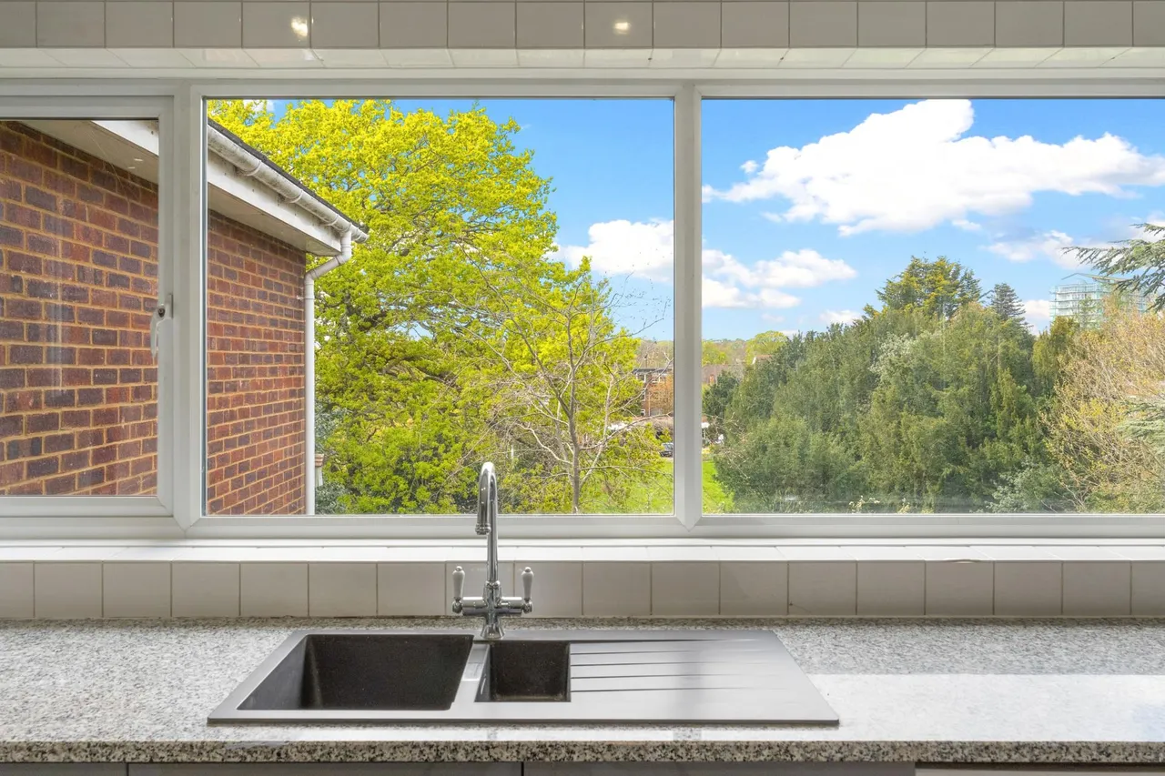 Private Road, Enfield, London, EN1, photo 6