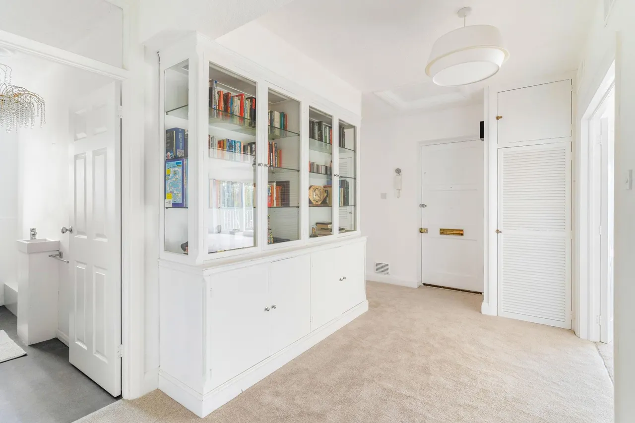 Private Road, Enfield, London, EN1, photo 7