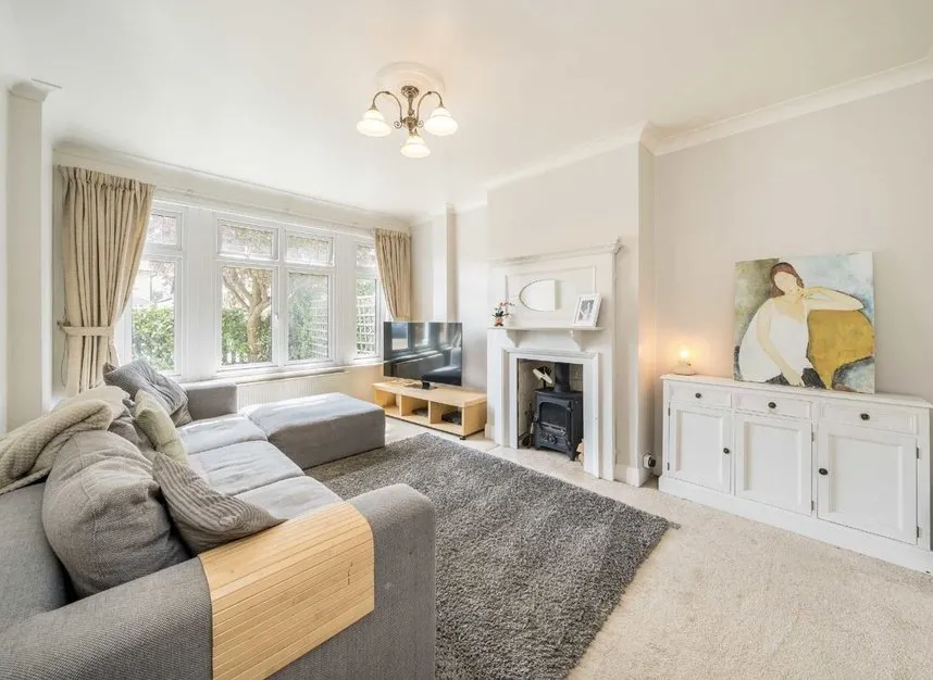 Manor Lane, Sunbury-On-Thames, TW16, photo 2