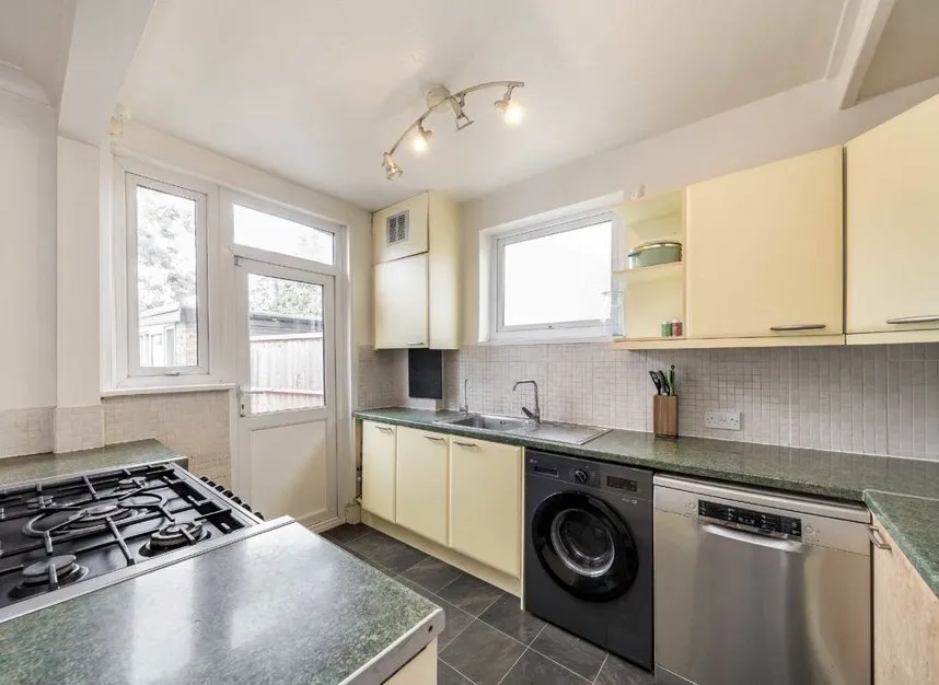 Manor Lane, Sunbury-On-Thames, TW16, photo 4