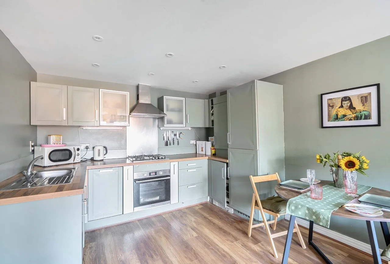 Brighton Road, Redhill, RH1 6SB, photo 2