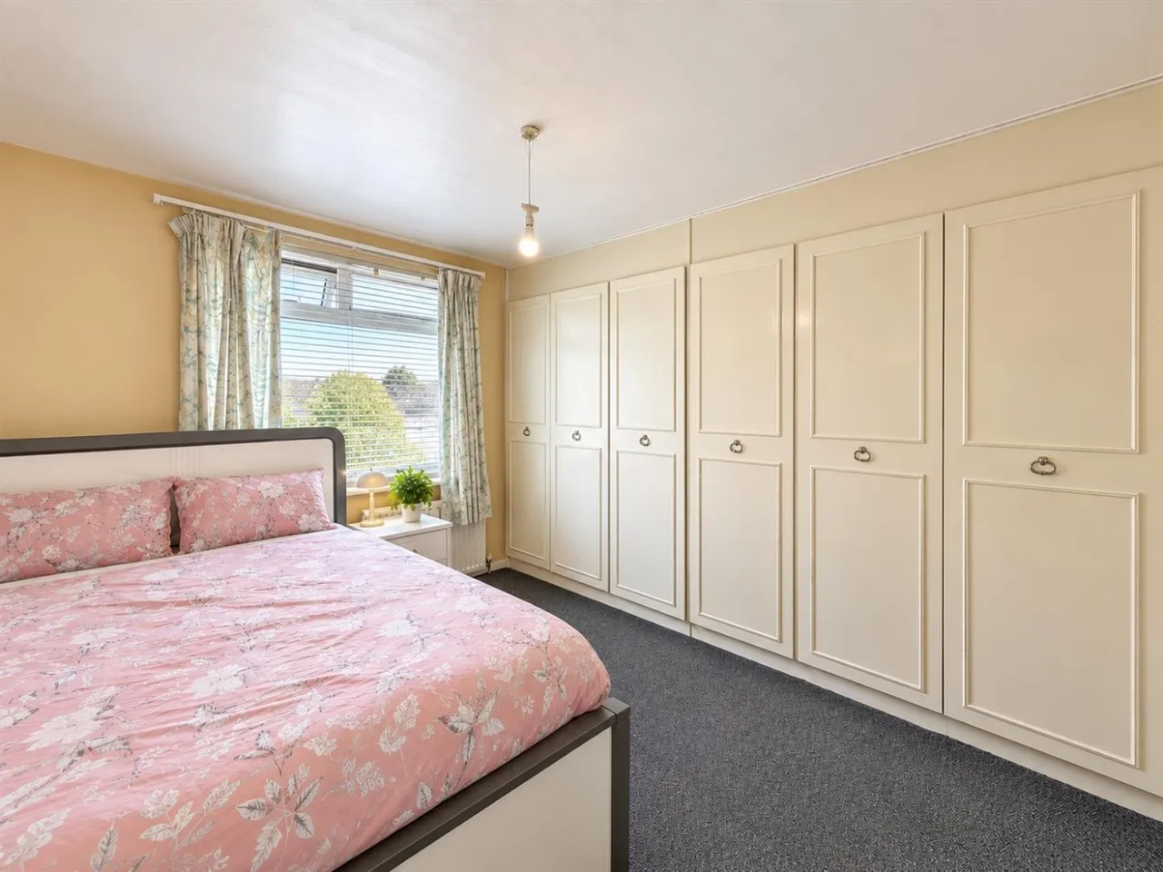 Semi-Detached To LetHogarth Gardens, Hounslow, TW5, photo 4