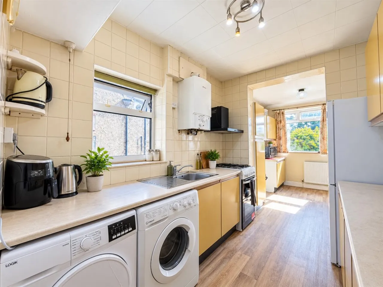 4 bed house to rent, Semi-Detached To LetHogarth Gardens, Hounslow, TW5