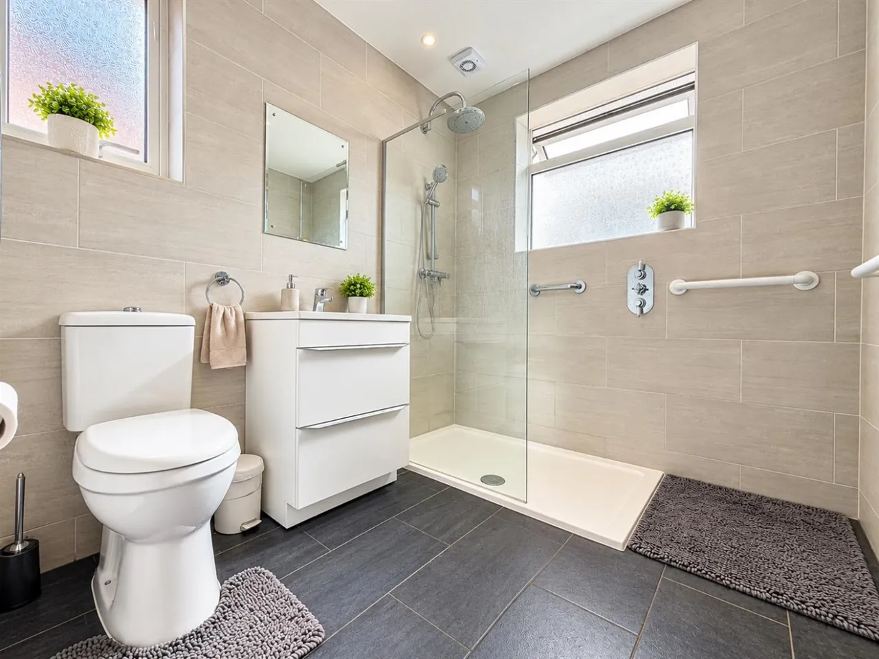 Semi-Detached To LetHogarth Gardens, Hounslow, TW5, photo 6