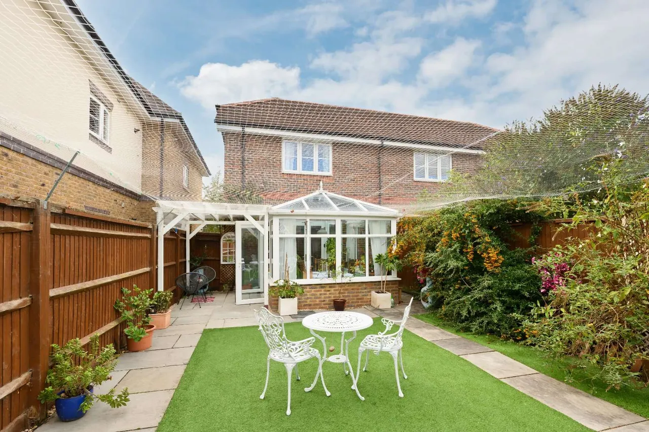 Old Halliford Place, Shepperton, Surrey, TW17 9BF, photo 4
