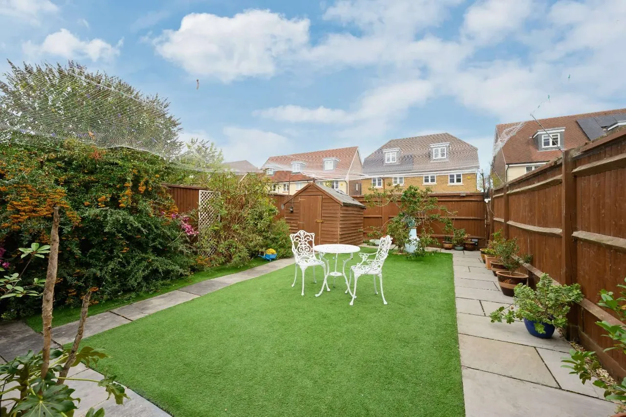 Old Halliford Place, Shepperton, Surrey, TW17 9BF, photo 3