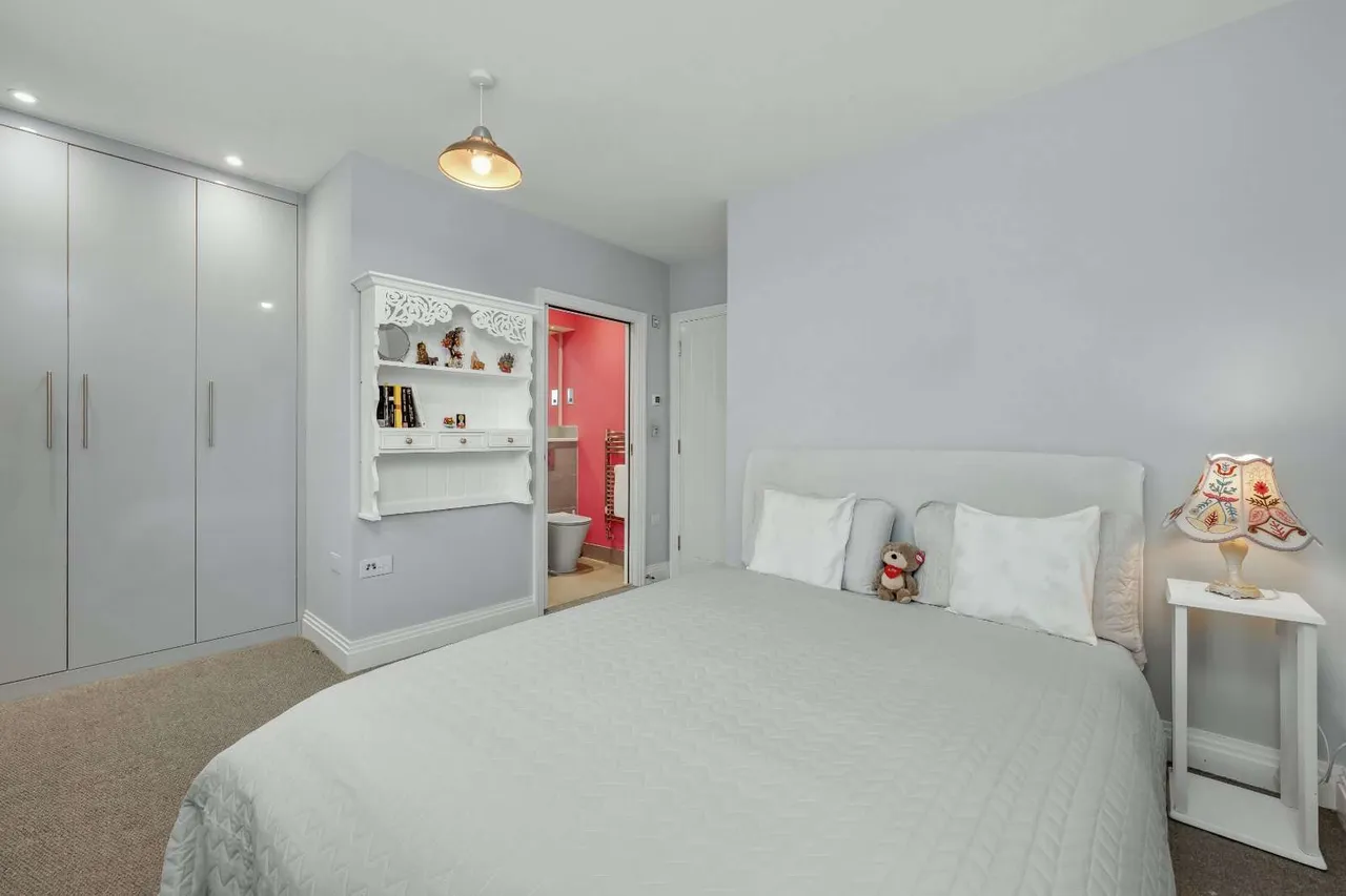 Old Halliford Place, Shepperton, Surrey, TW17 9BF, photo 10