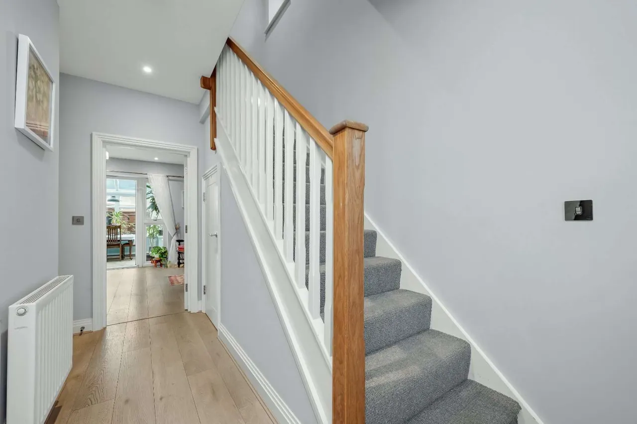Old Halliford Place, Shepperton, Surrey, TW17 9BF, photo 5