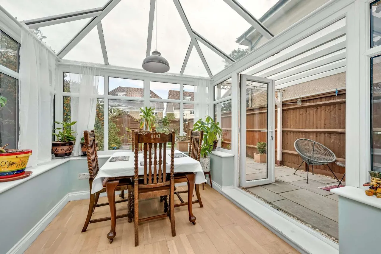 Old Halliford Place, Shepperton, Surrey, TW17 9BF, photo 8
