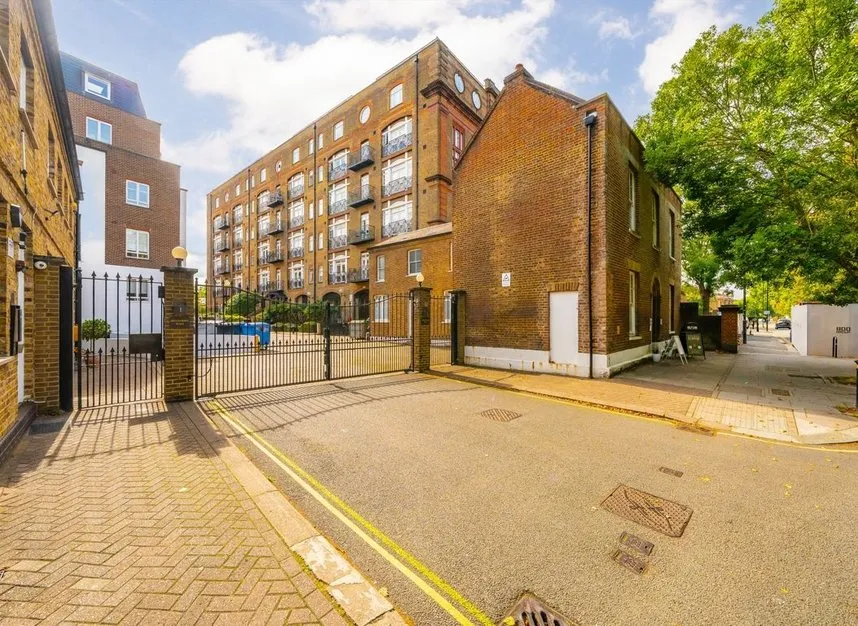 2 bed flat to rent — Devonhurst Place, Devonhurst Place, W4