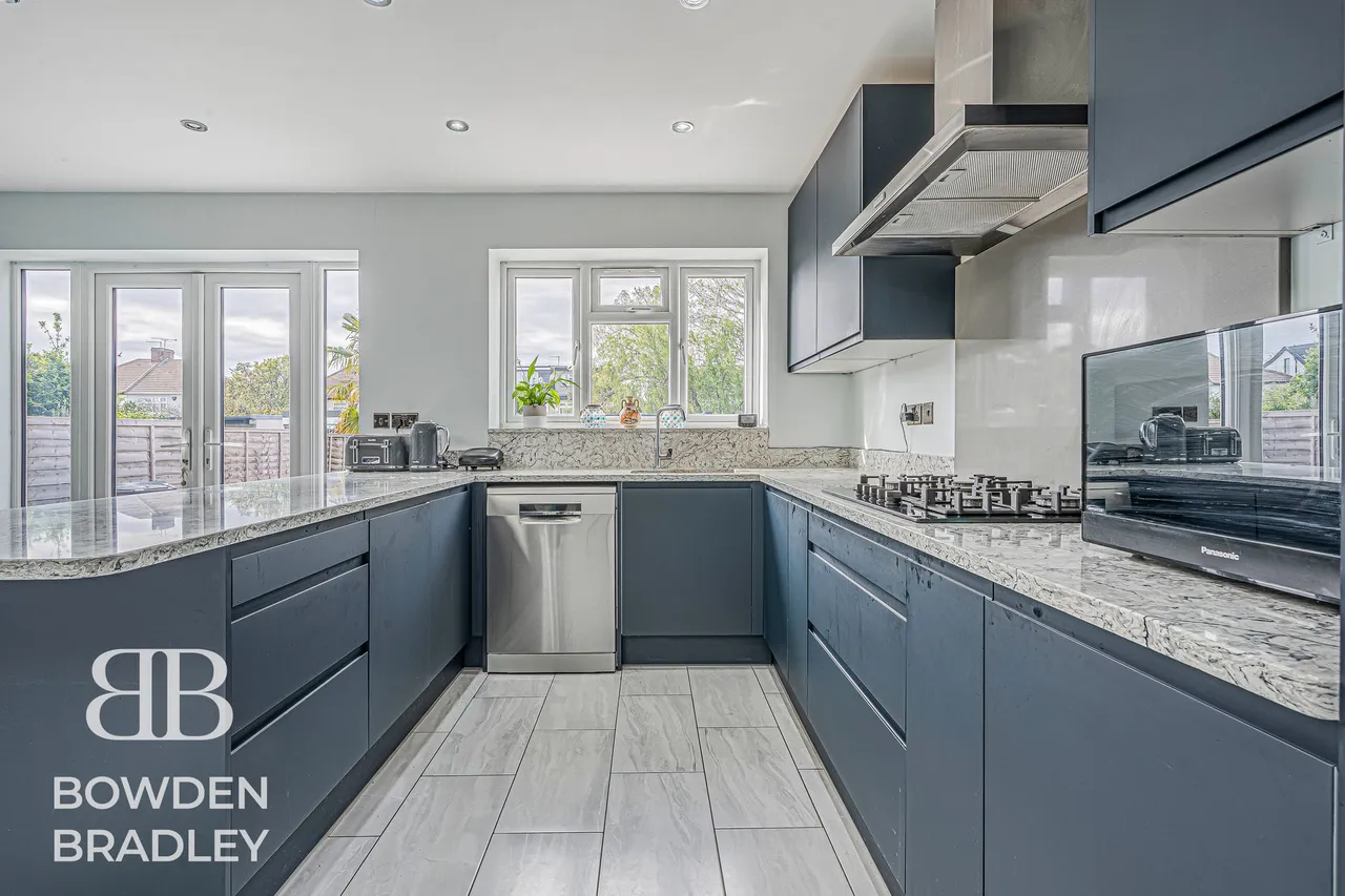 Harewood Drive, Clayhall, IG5, photo 6