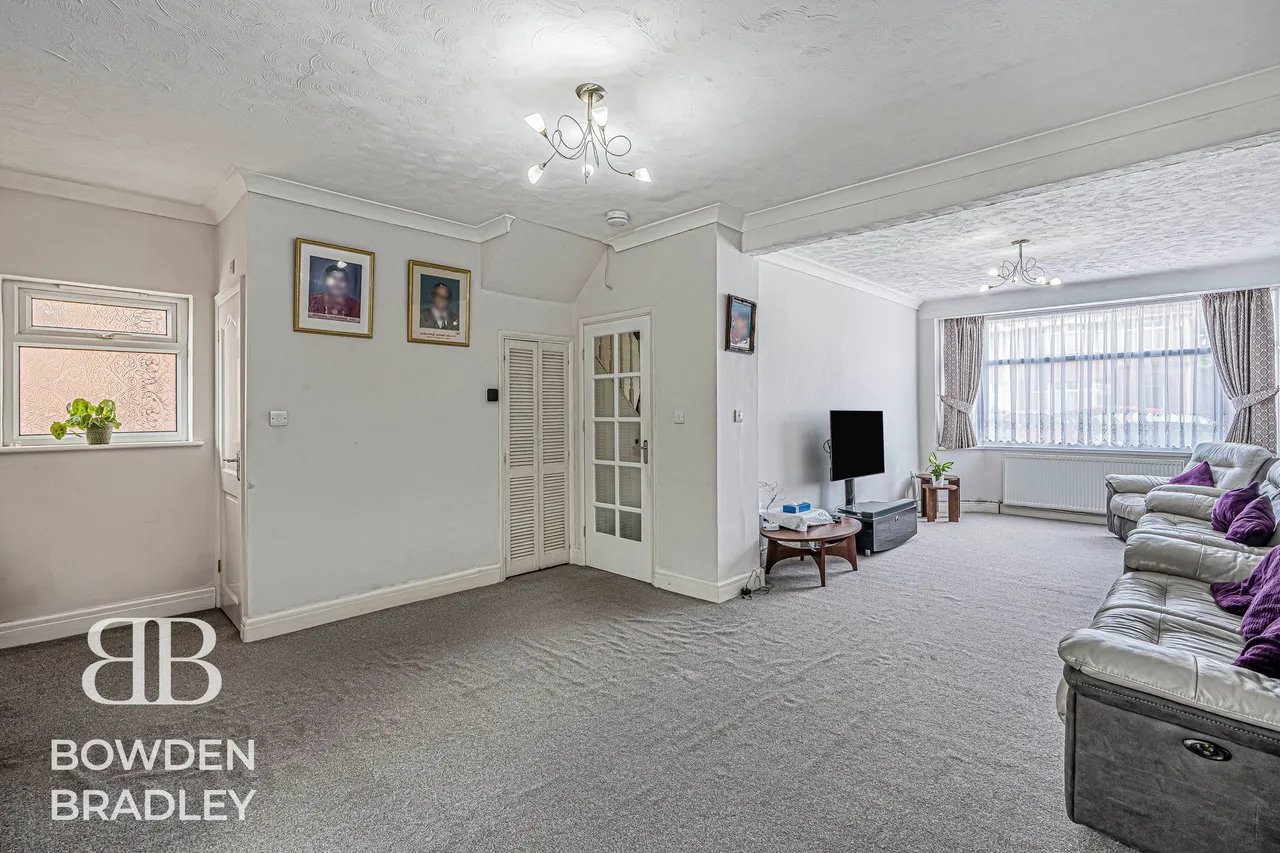 Harewood Drive, Clayhall, IG5, photo 3