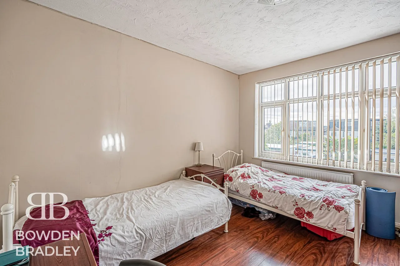 Harewood Drive, Clayhall, IG5, photo 11