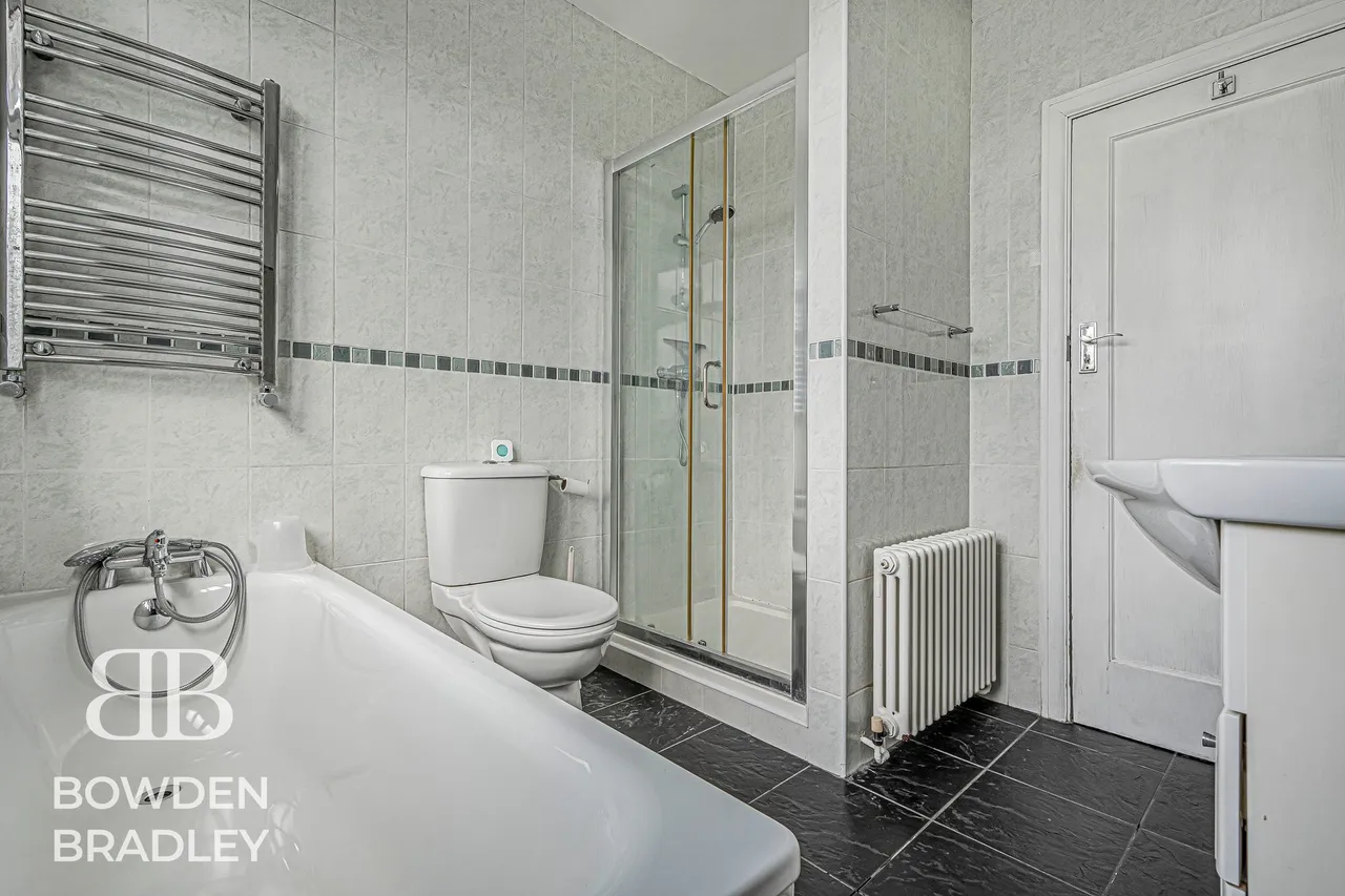Harewood Drive, Clayhall, IG5, photo 12