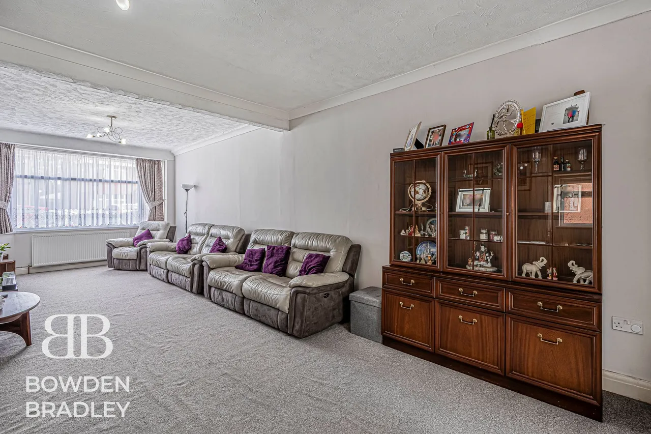 Harewood Drive, Clayhall, IG5, photo 4