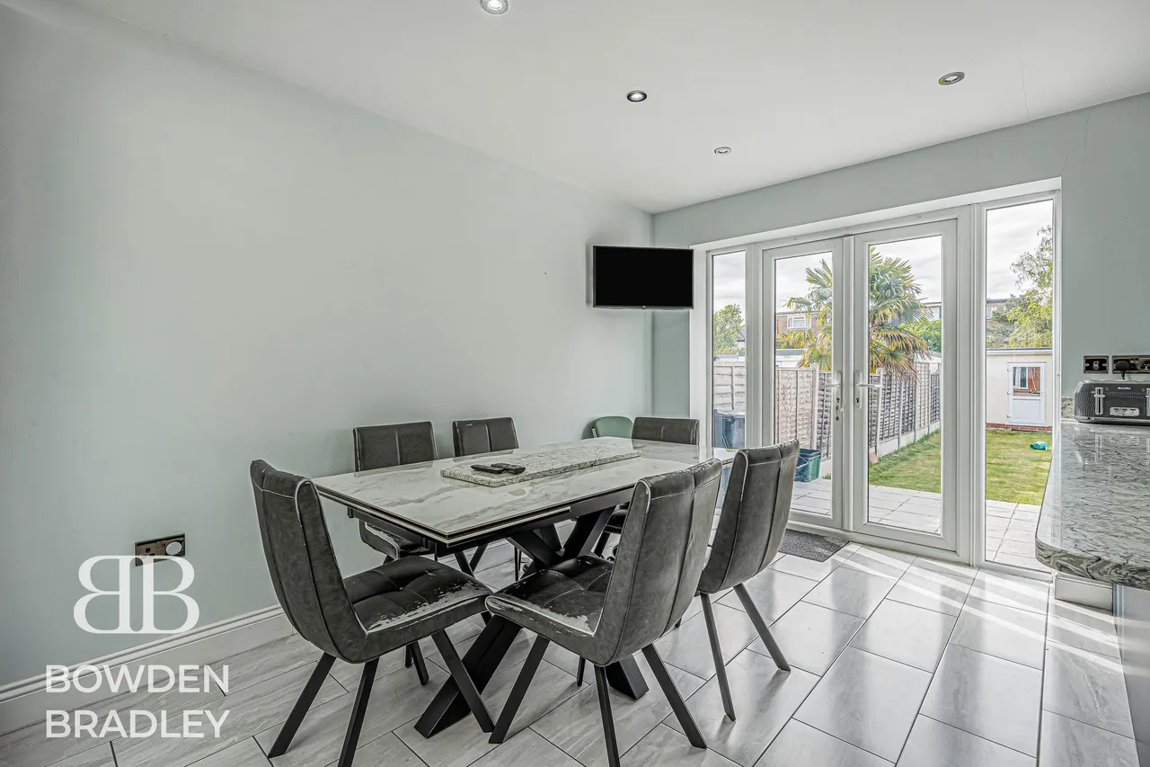 Harewood Drive, Clayhall, IG5, photo 7