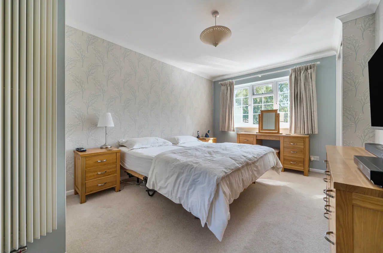 Rowans Close, Farnborough, Hampshire, GU14 9EJ, photo 8