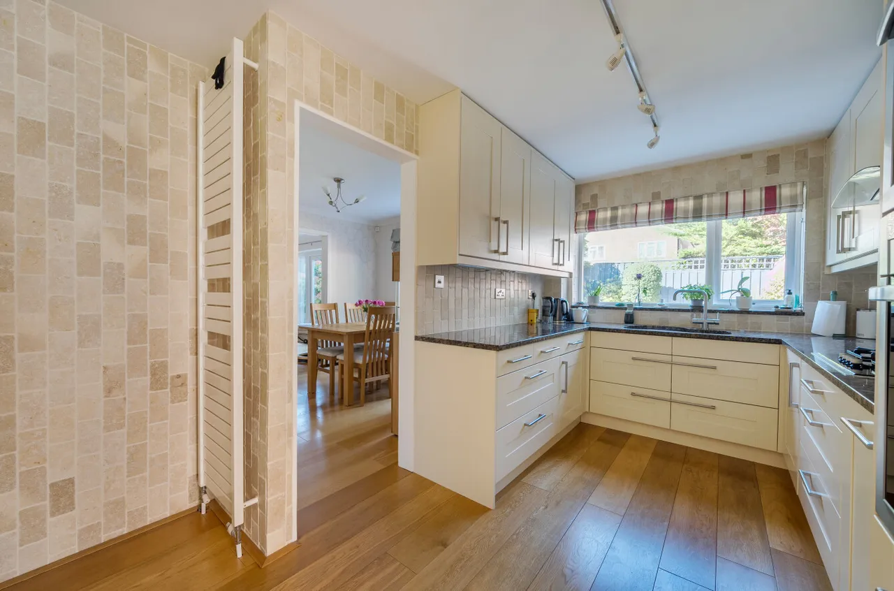 Rowans Close, Farnborough, Hampshire, GU14 9EJ, photo 3