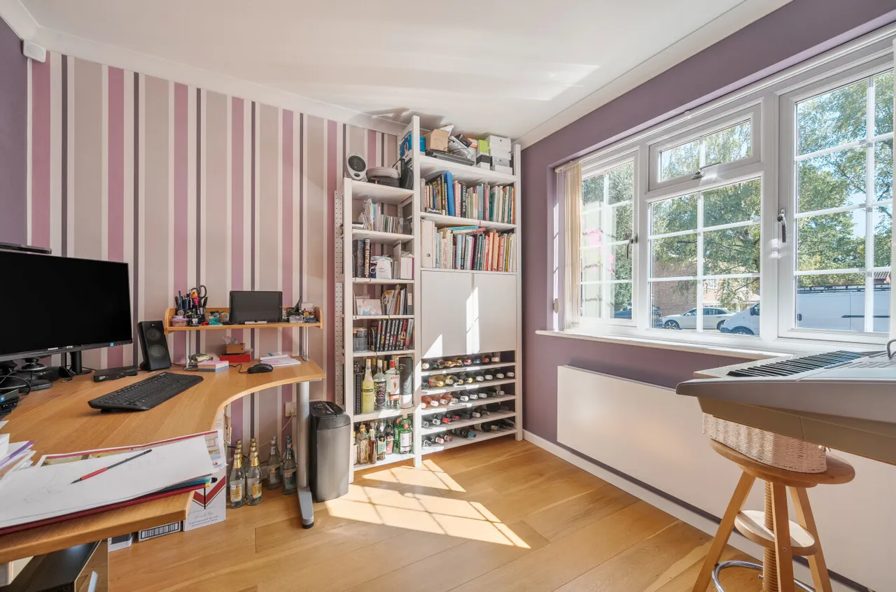 Rowans Close, Farnborough, Hampshire, GU14 9EJ, photo 5