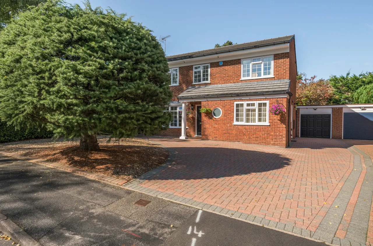 Rowans Close, Farnborough, Hampshire, GU14 9EJ, photo 11