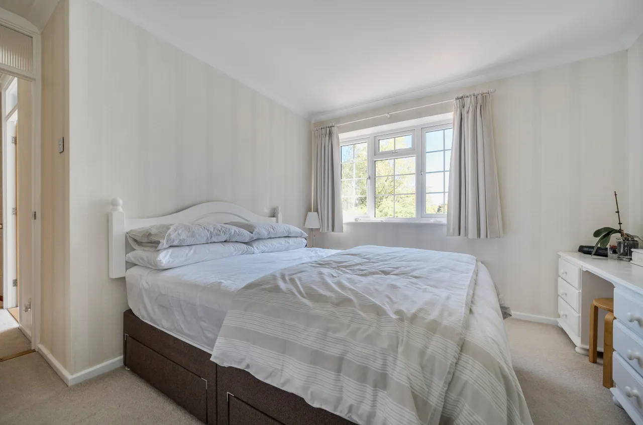 Rowans Close, Farnborough, Hampshire, GU14 9EJ, photo 6