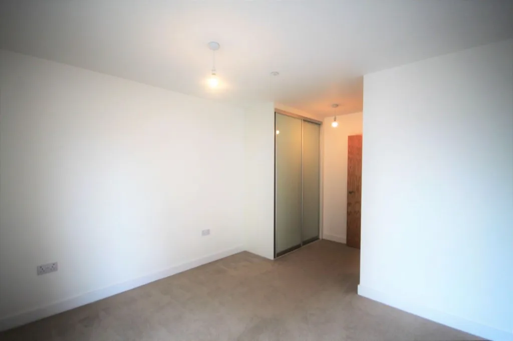 Stirling Drive, Luton, LU2, photo 4