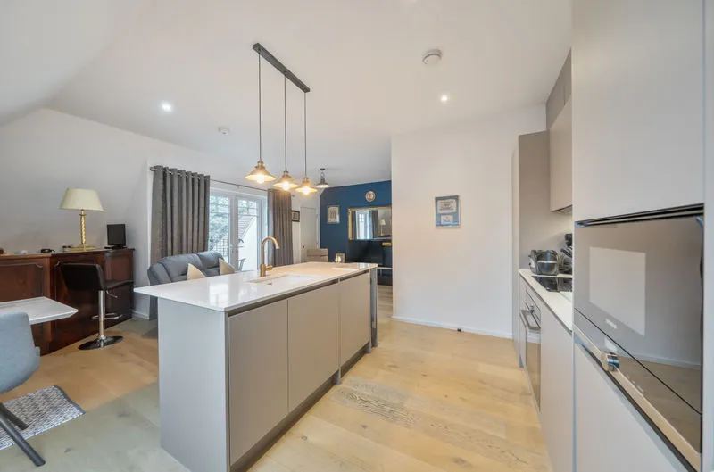 1 Woodcote Valley Road, Purley CR8 3AH, photo 5