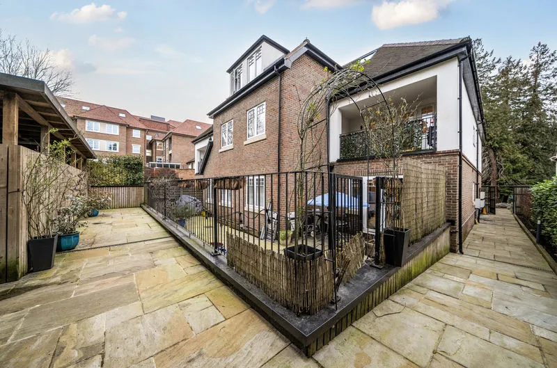 1 Woodcote Valley Road, Purley CR8 3AH, photo 14