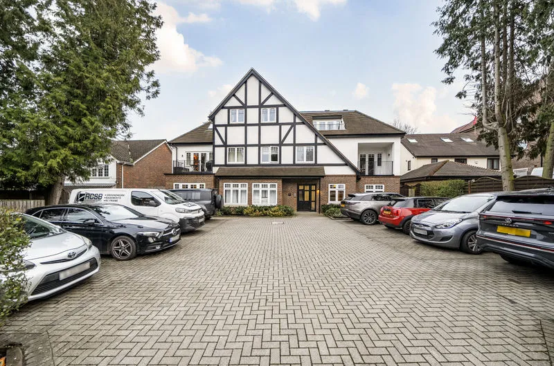 1 Woodcote Valley Road, Purley CR8 3AH, photo 2