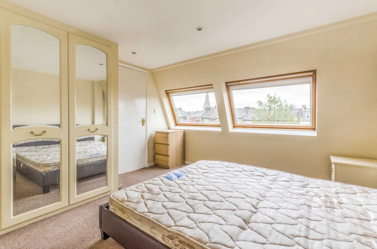 23b Cardozo Road, London, photo 3