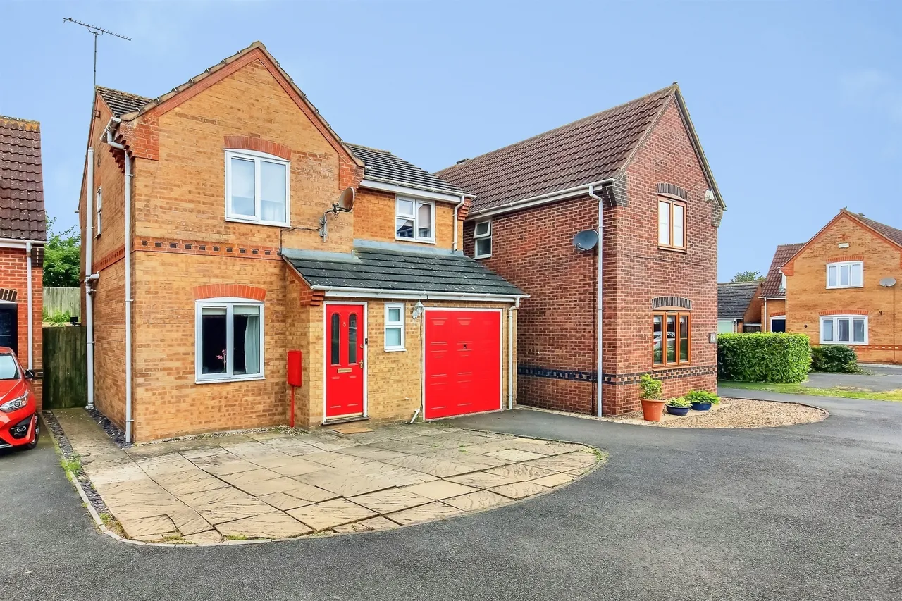 3 bed house for sale — Marigold Close, Stamford