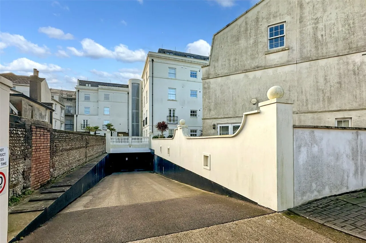 Worthing, BN11, photo 13