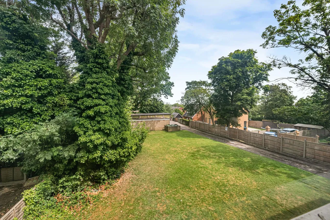 Lancaster Road, London, SE25, photo 12