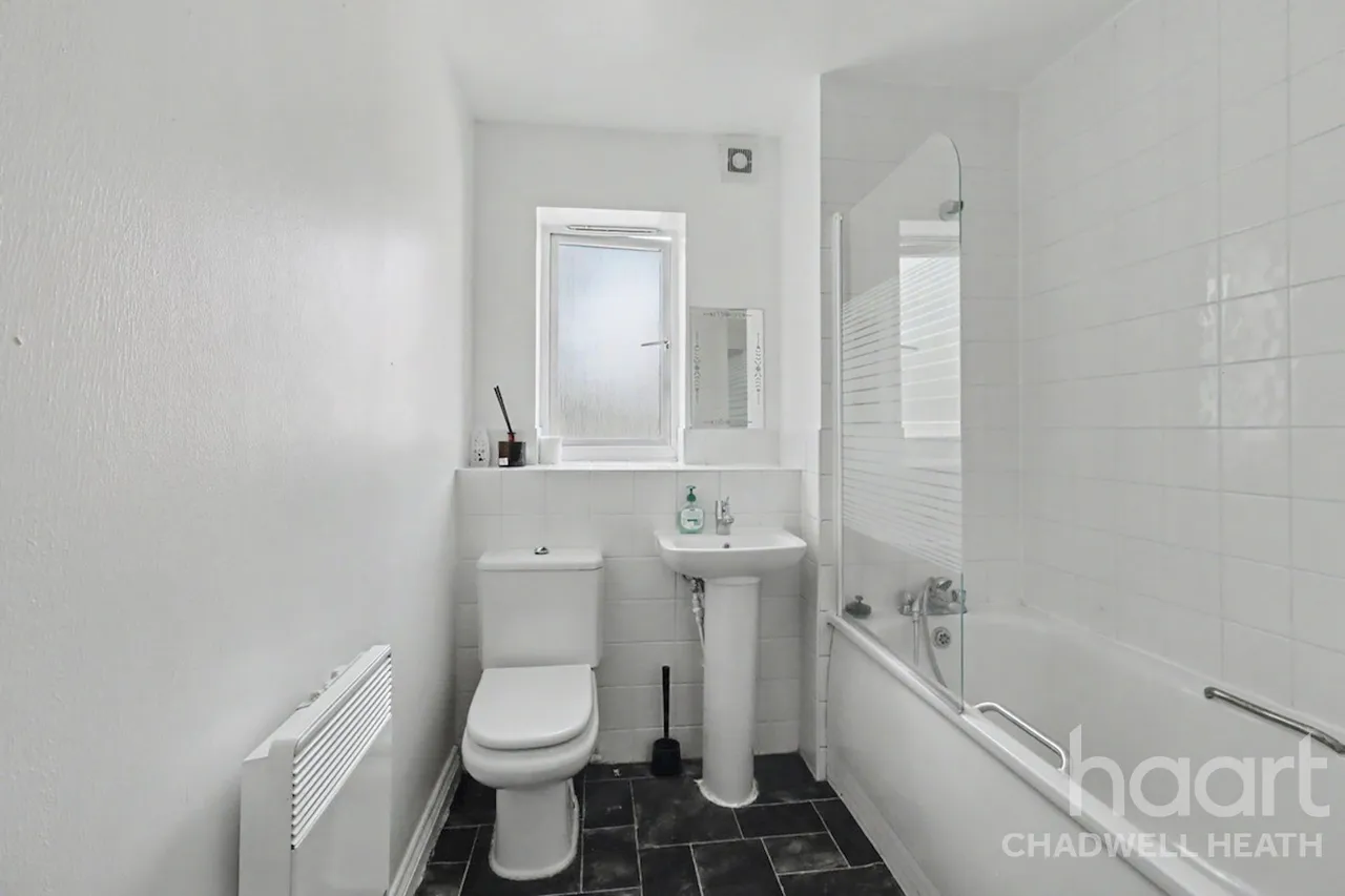 Glandford Way, Romford, RM6, photo 9