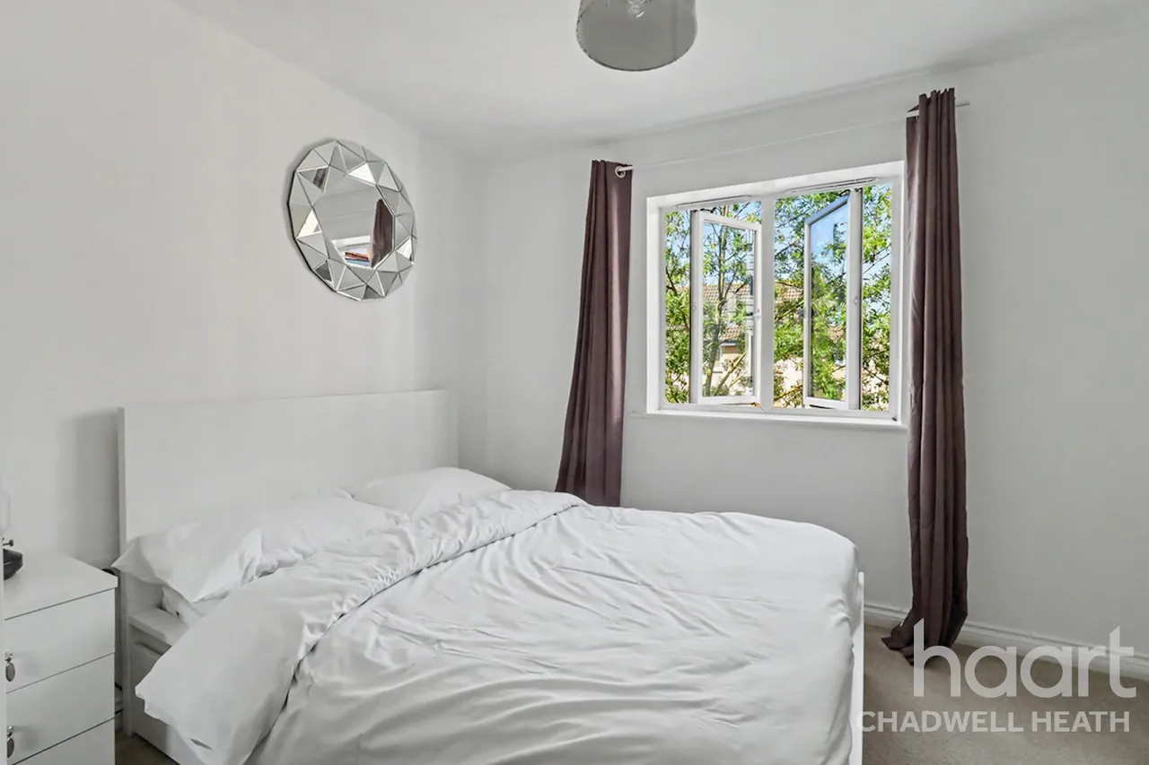 Glandford Way, Romford, RM6, photo 7