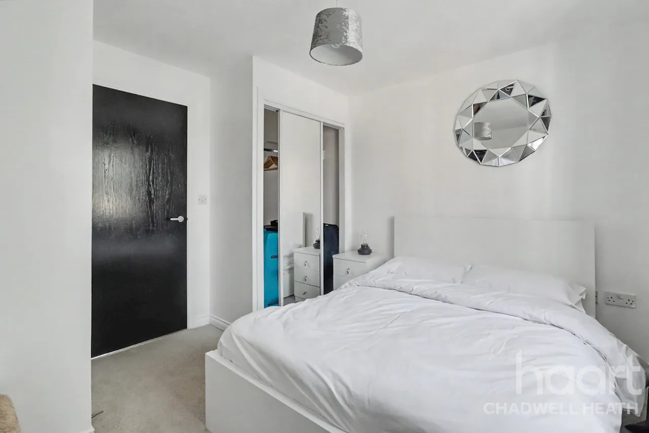Glandford Way, Romford, RM6, photo 6