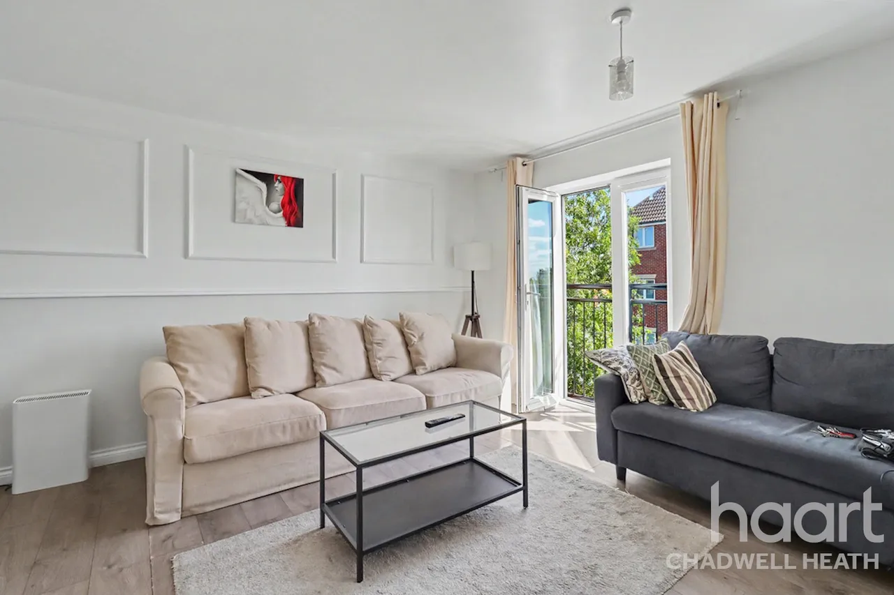 Glandford Way, Romford, RM6, photo 4