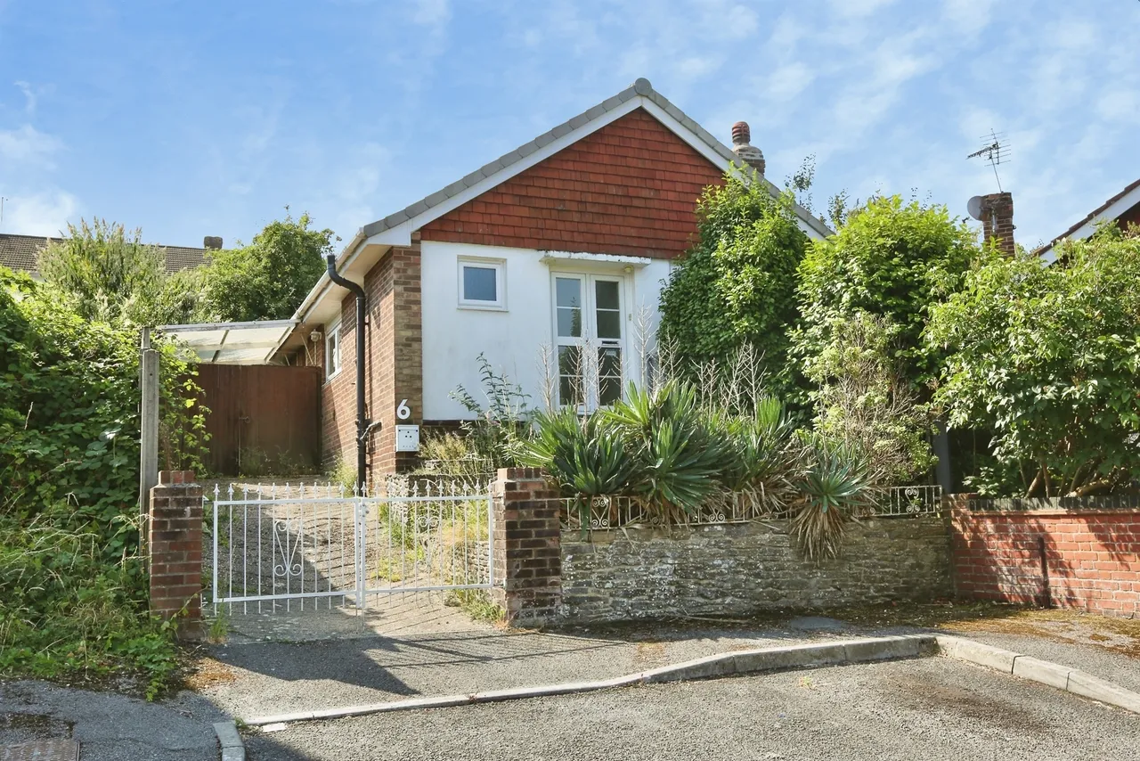 2 bed house for sale, Crowther Close, Southampton, SO19