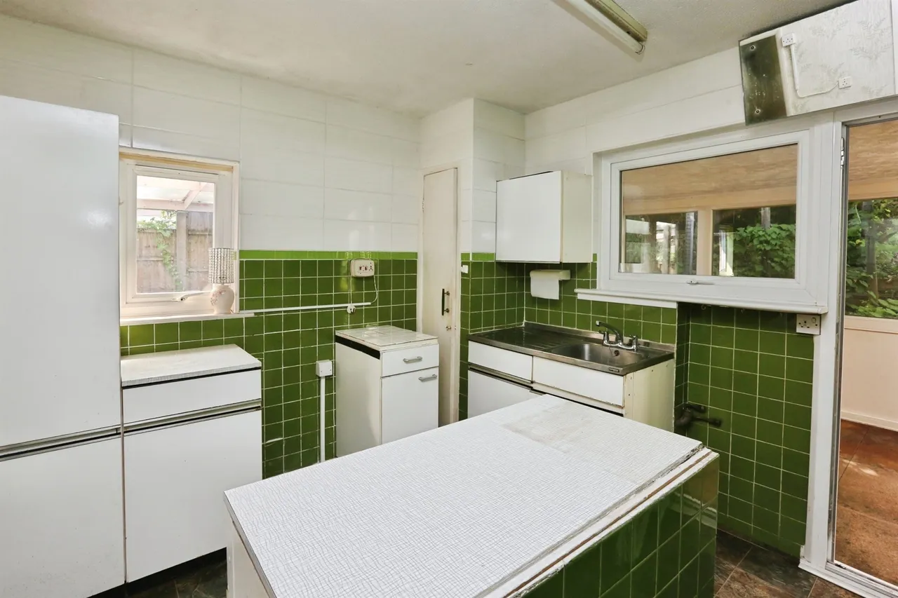Crowther Close, Southampton, SO19, photo 5