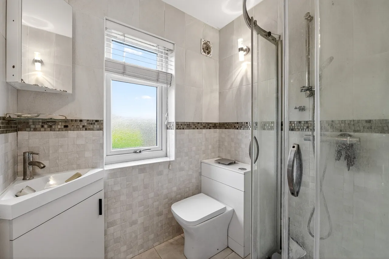 Laburnum Avenue, Hornchurch, RM12, photo 16