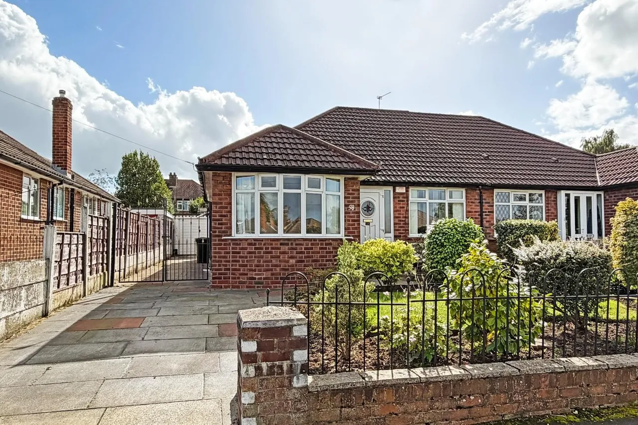 3 bed house for sale, Shaftesbury Avenue, Timperley, WA15