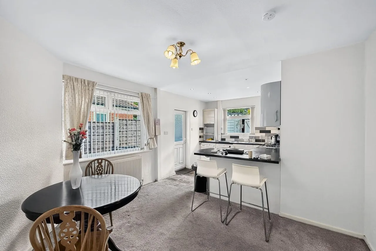 Shaftesbury Avenue, Timperley, WA15, photo 4